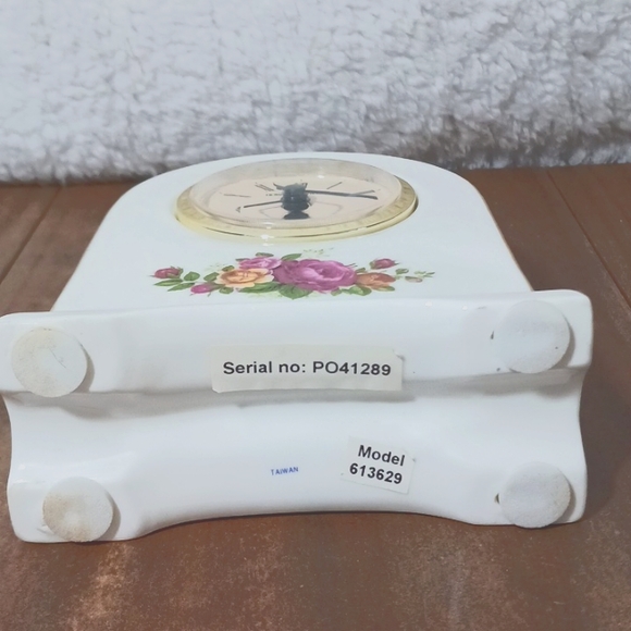 Howard Miller desk clock. - Picture 7 of 7